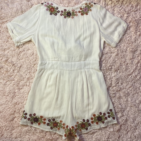 Tularosa Rowley Romper in cream with embroidery flowers - Picture 4 of 12